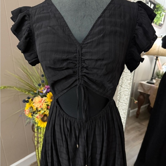 Entro • Ruffle Sleeve Cut Out Maxi Dress - Picture 8 of 15